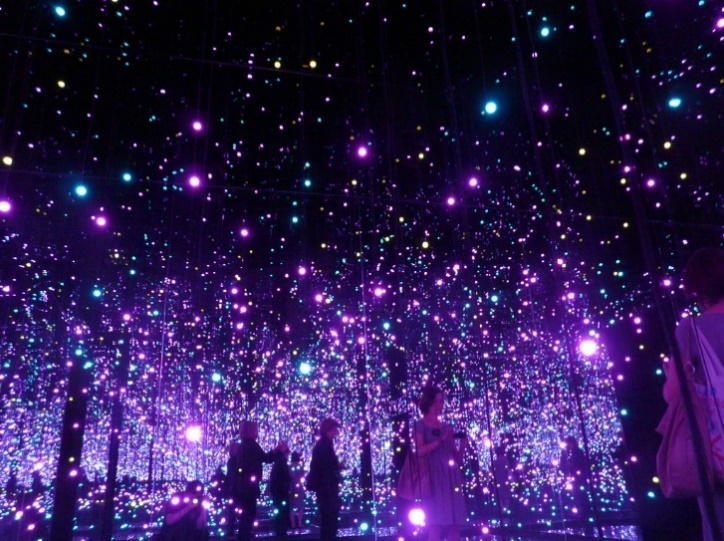 'Infinity Mirrored Room- Filled With the Brilliance of Life' by Yayoi Kusama, Tate Modern