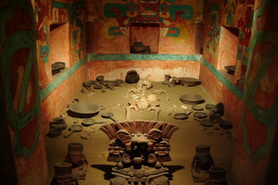 antrophistoria: Â¿De quÃ© forma enterraban los zapotecas a sus difuntos?